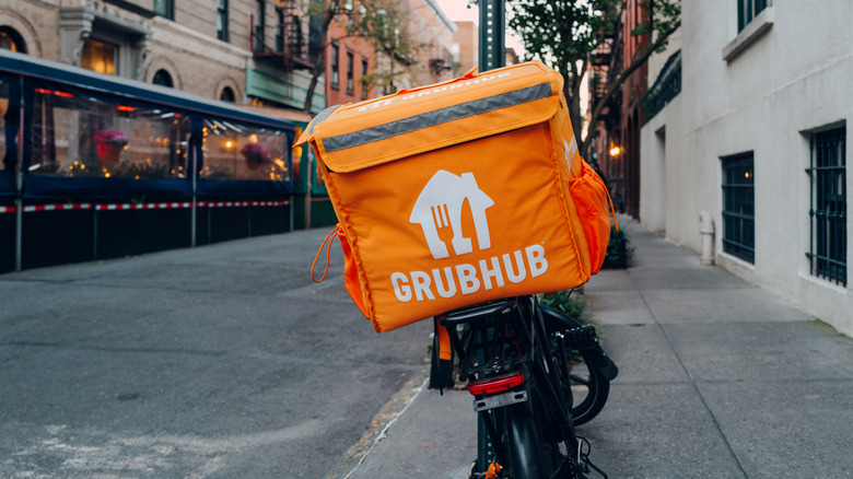 Grubhub delivery contractor bikes in NYC