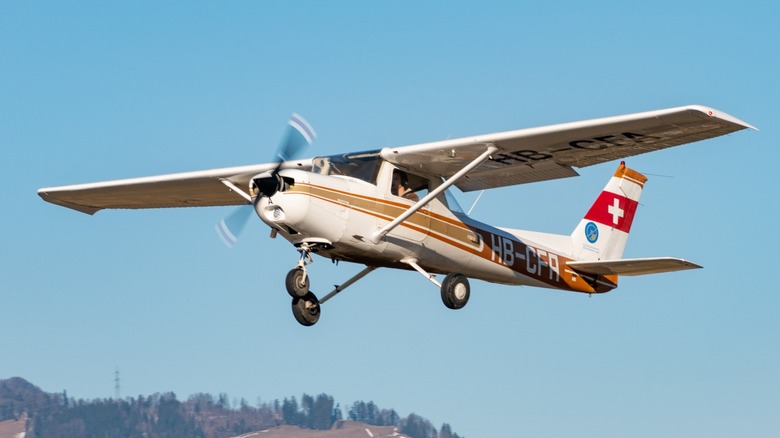 piston-engined Cessna 152 in flight