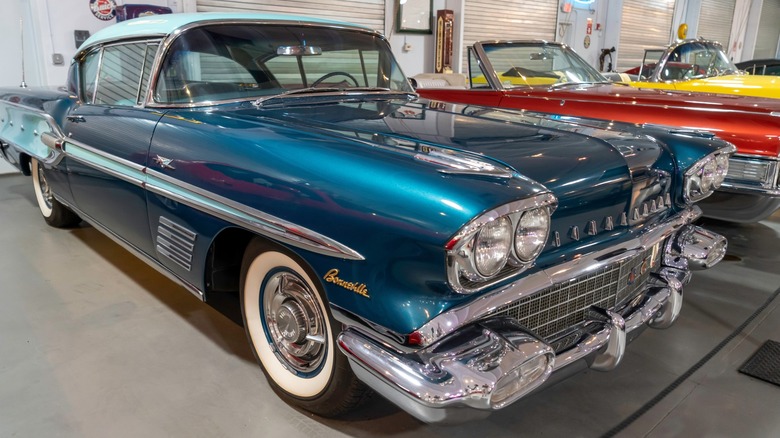 1958 Pontiac Bonneville front quarter