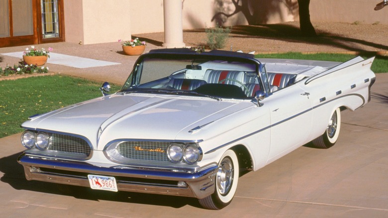 1961 Pontiac Bonneville convertible parked front end