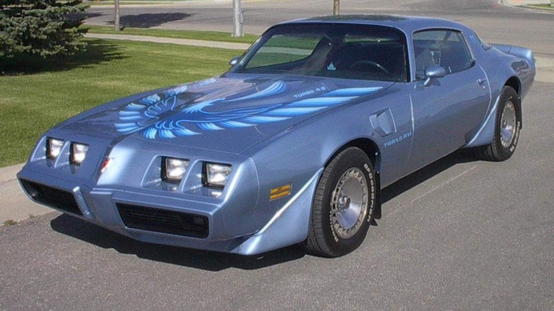 Front 3/4 view of 1981 Pontiac Firebird Trans Am