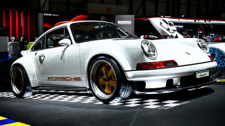 White Singer 911 restomod on display