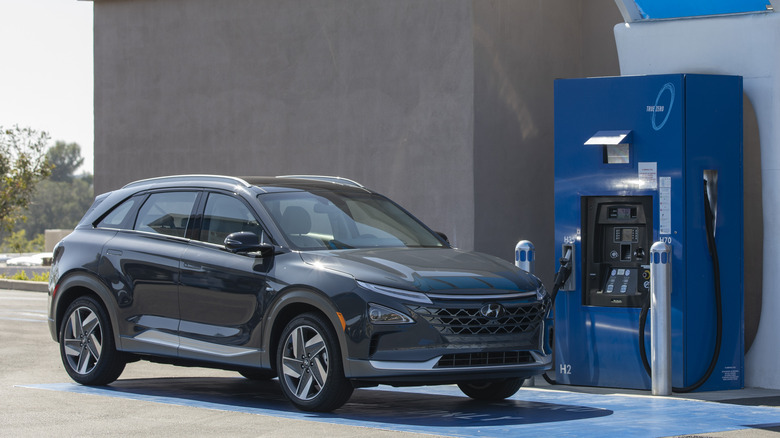 Hyundai Nexo at refueling station