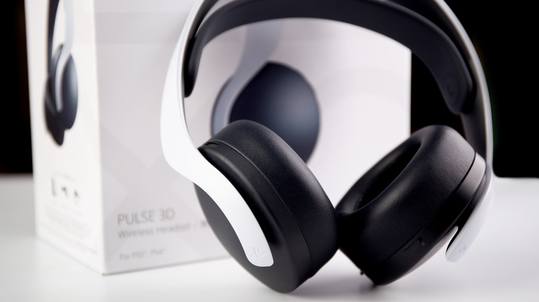 Sony Pulse 3D headphones and box