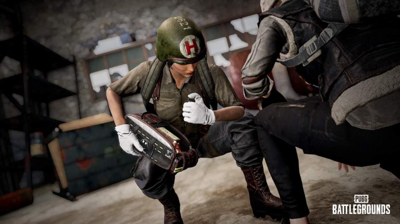 Medic giving aid in PUBG