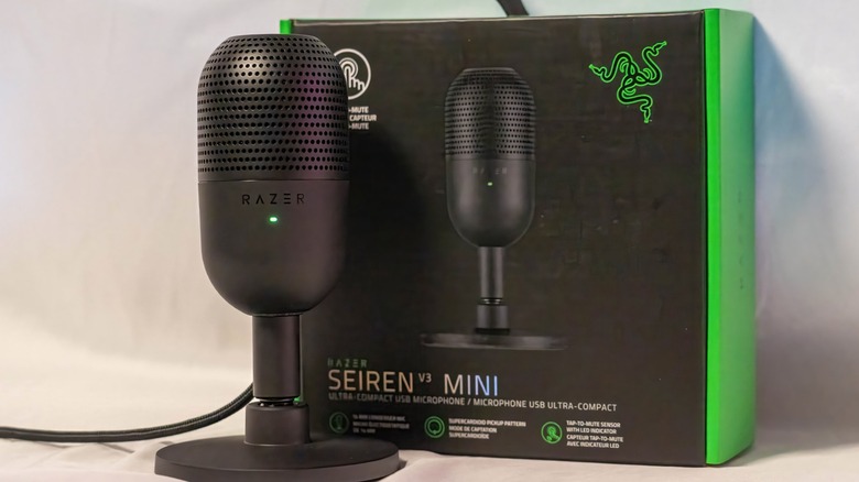 Top Down Razer Seiren Mini V3