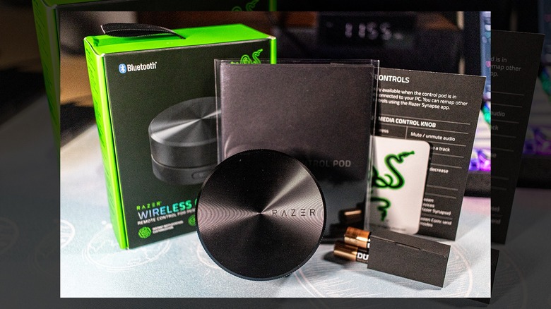 Razer Wireless Control Pod box contents