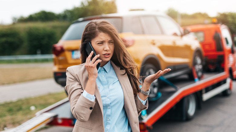 woman getting her car towed