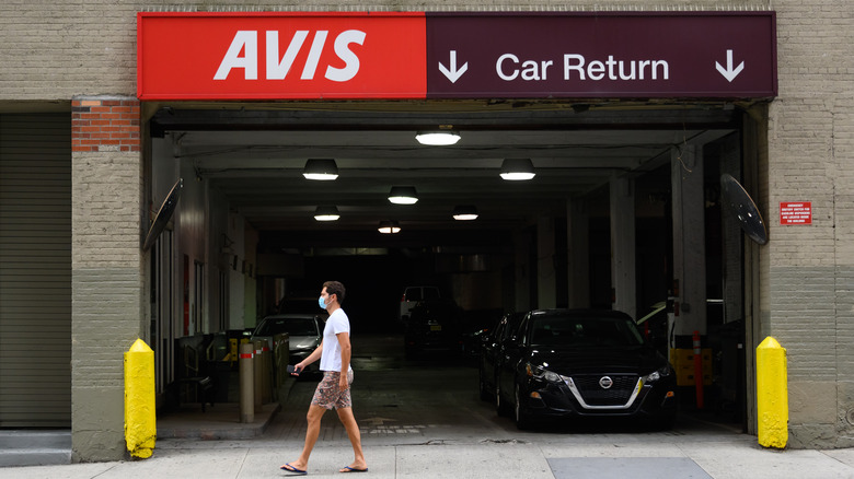 Avis car return location