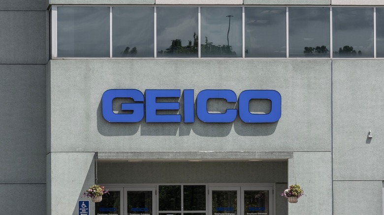 Geico logo on side of building