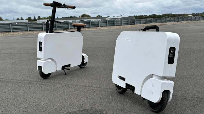 Honda Motocompacto scooters on track