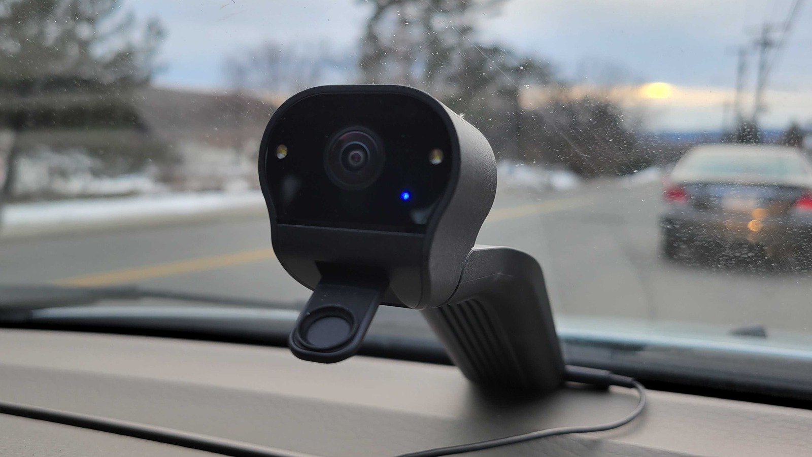 Ring Car Cam – Dash cam w/ 2 HD cams, GPS, Live View, Talk, Motion Detect