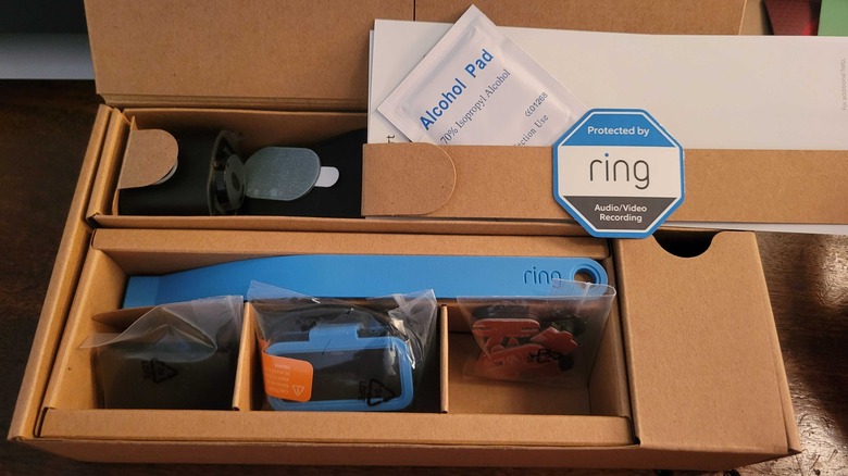 Ring cam packed in its box