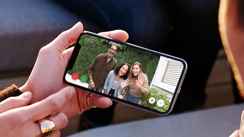 The Ring app shows three visitors on a smartphone