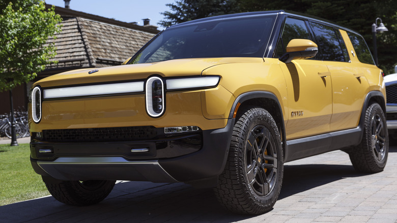 Rivian R1S