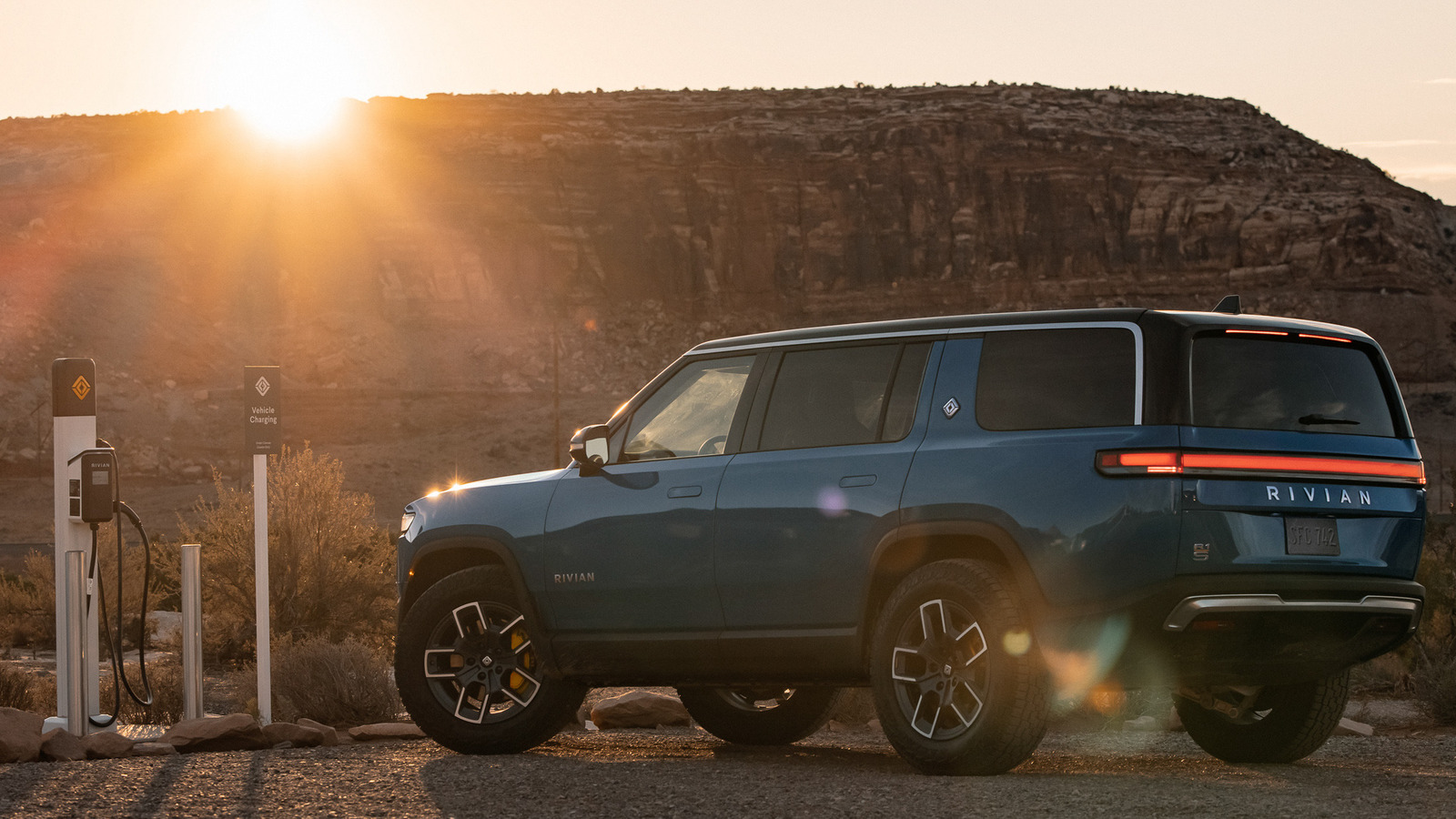 Rivian's DualMotor R1S And R1T Get Their Official EV Range Confirmed