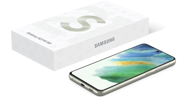 The Samsung Galaxy S21 FE alongside its box.