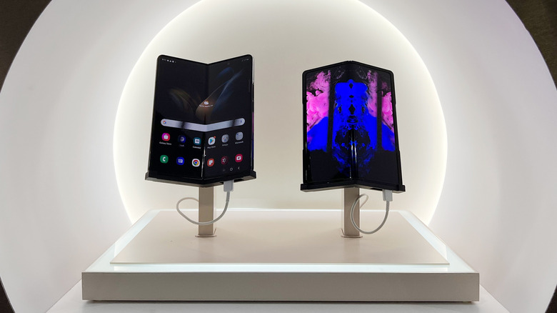 Samsung Flex In and Out displays