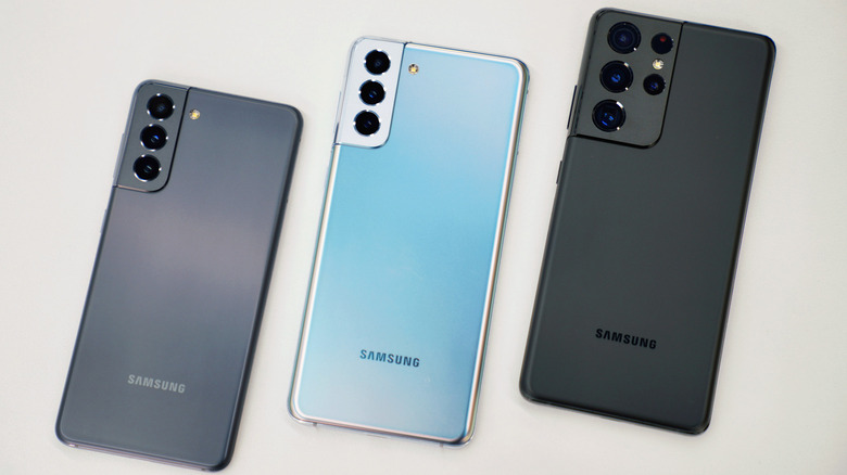 Three Samsung Galaxy S21 phones