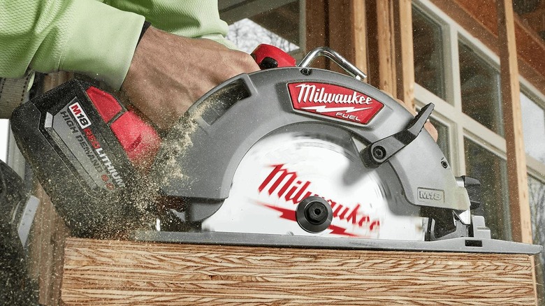 Milwaukee cordless saw cutting lumber