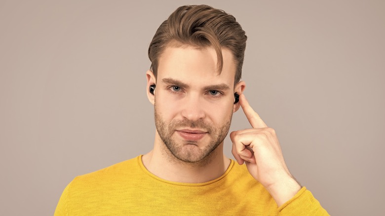 A man wearing wireless earbuds