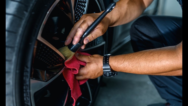 Detailing a car wheel