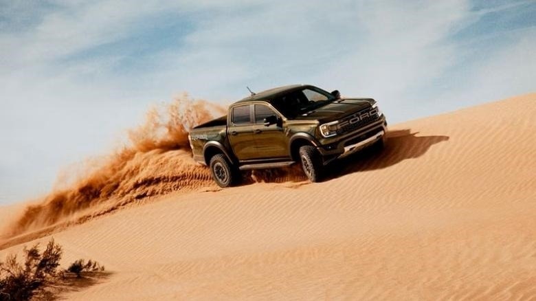 2024 Ford Ranger Raptor blasting the dunes