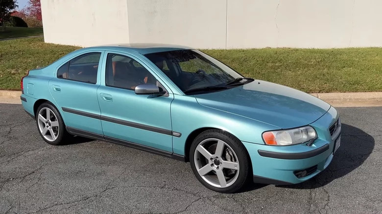 Volvo S60 R in blue