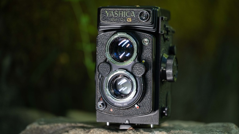 Yashica Mat-124G photographed using the RT25