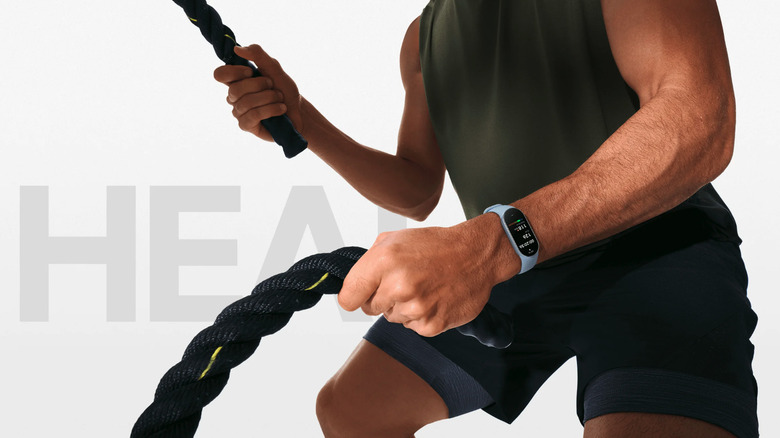 Man wearing the Xiaomi smart band 9 during a worklout