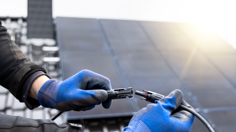 solar installer using solar connectors