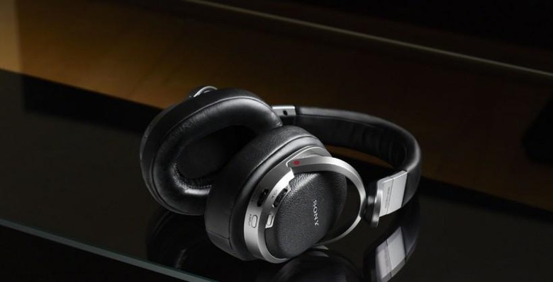Sony MDR-HW700DS Headphones Are The World's First Wireless