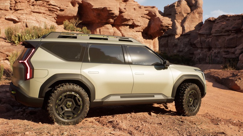 The side view of the Kia EV9 ADVNTR CONCEPT EV SUV