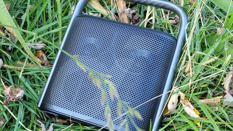 Soundcore Motion X500 in grass