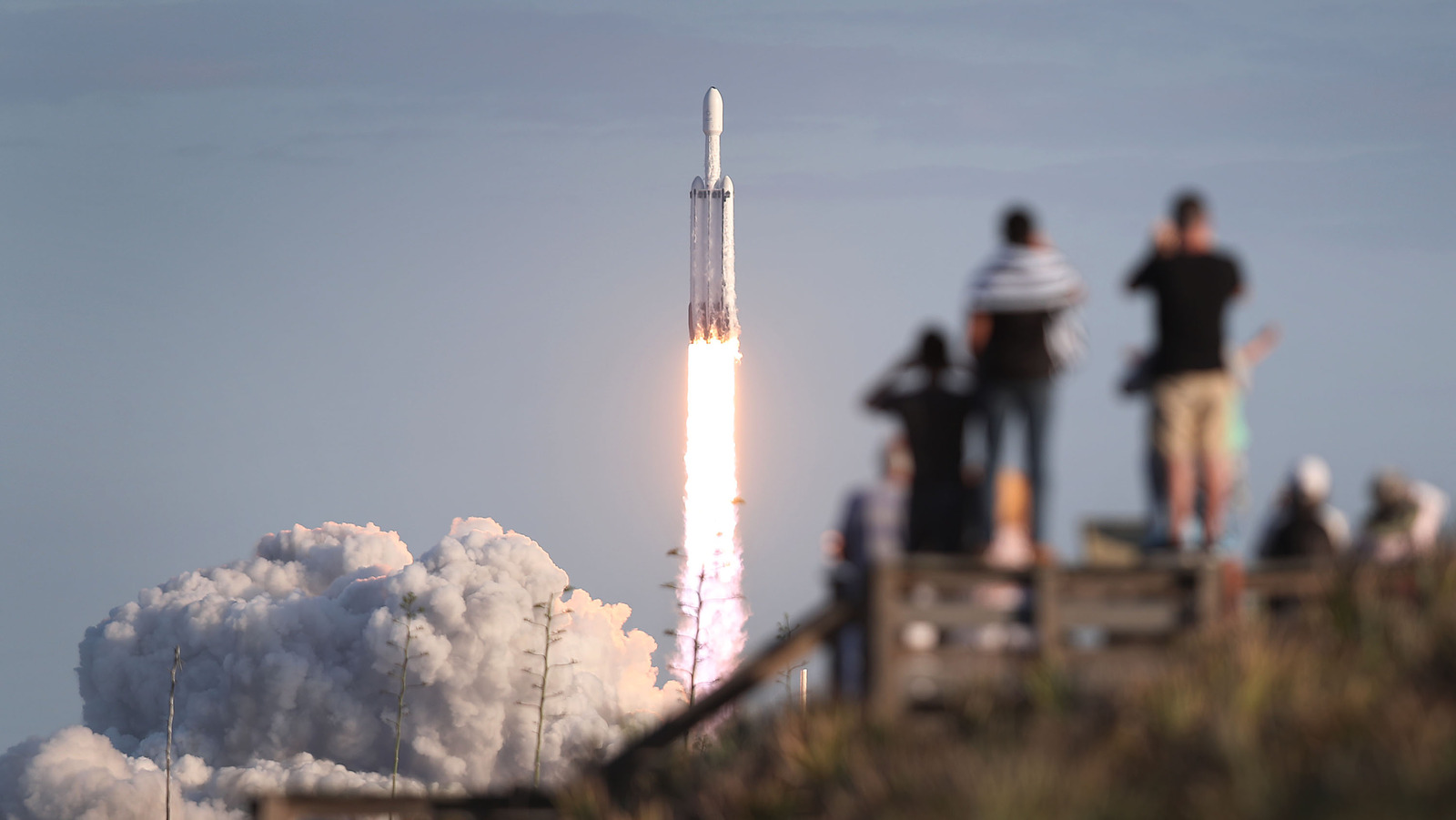 Spacex Falcon Heavy Gets Its First Launch In Years Slashgear Trendradars