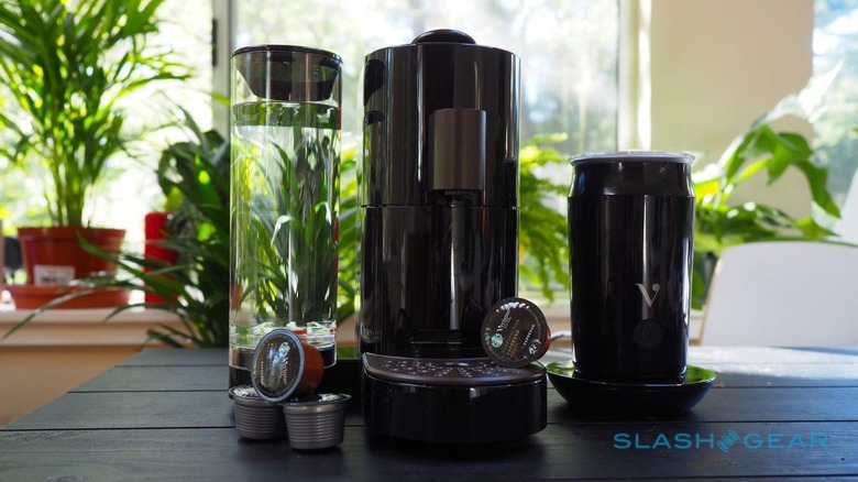 https://www.slashgear.com/img/gallery/starbucks-verismo-v-brewer-review-can-pods-convert-a-coffee-snob/starbucks-verismo-v-coffee-machine-review-8-1280x720.jpg