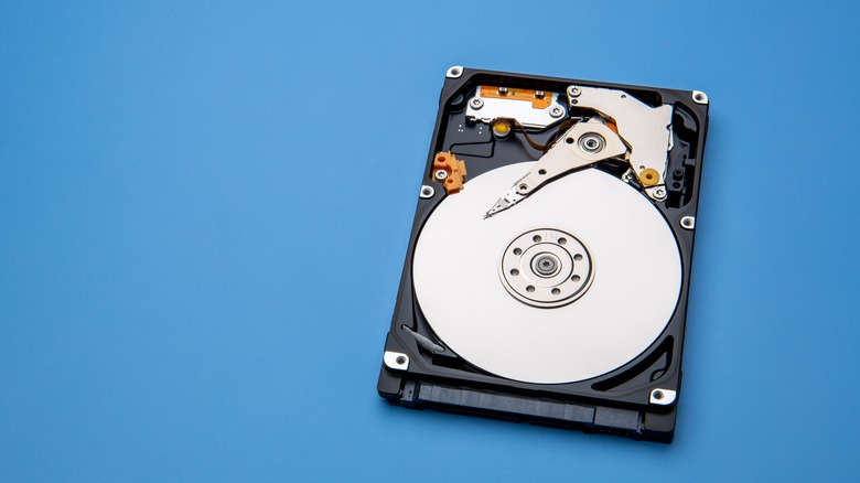 Hard disk drive