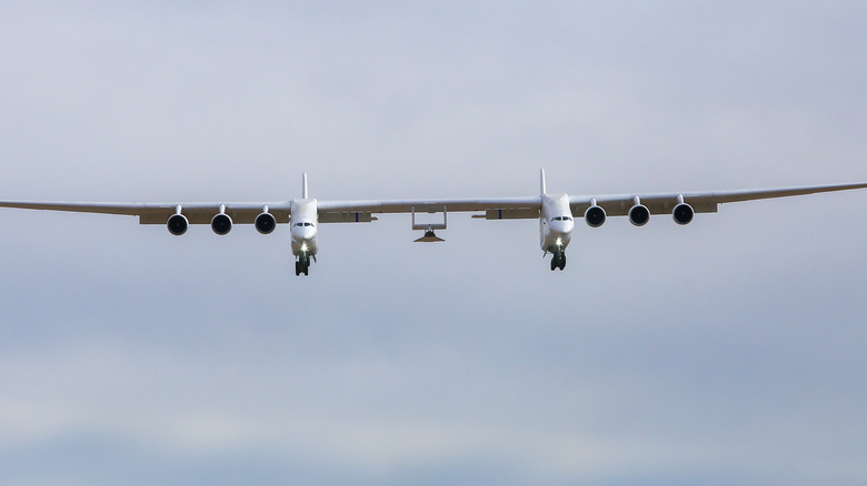 Stratolaunch Roc flying