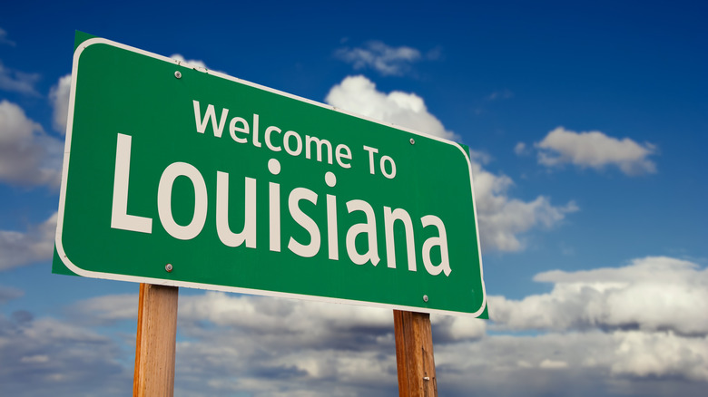 A sign that welcomes people to Louisiana