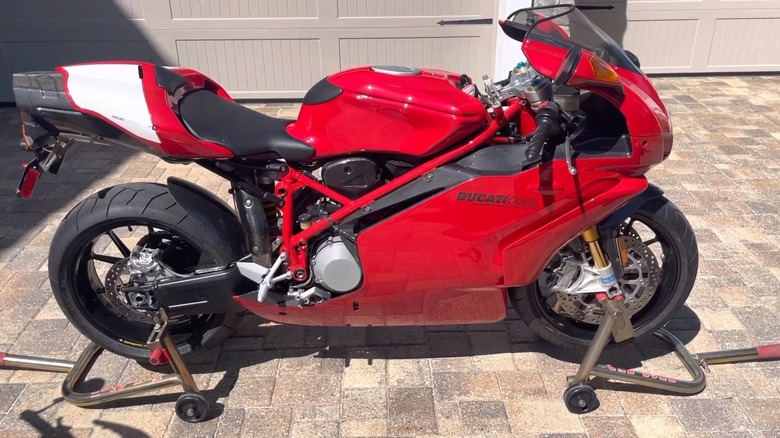 Ducati 999R side profile