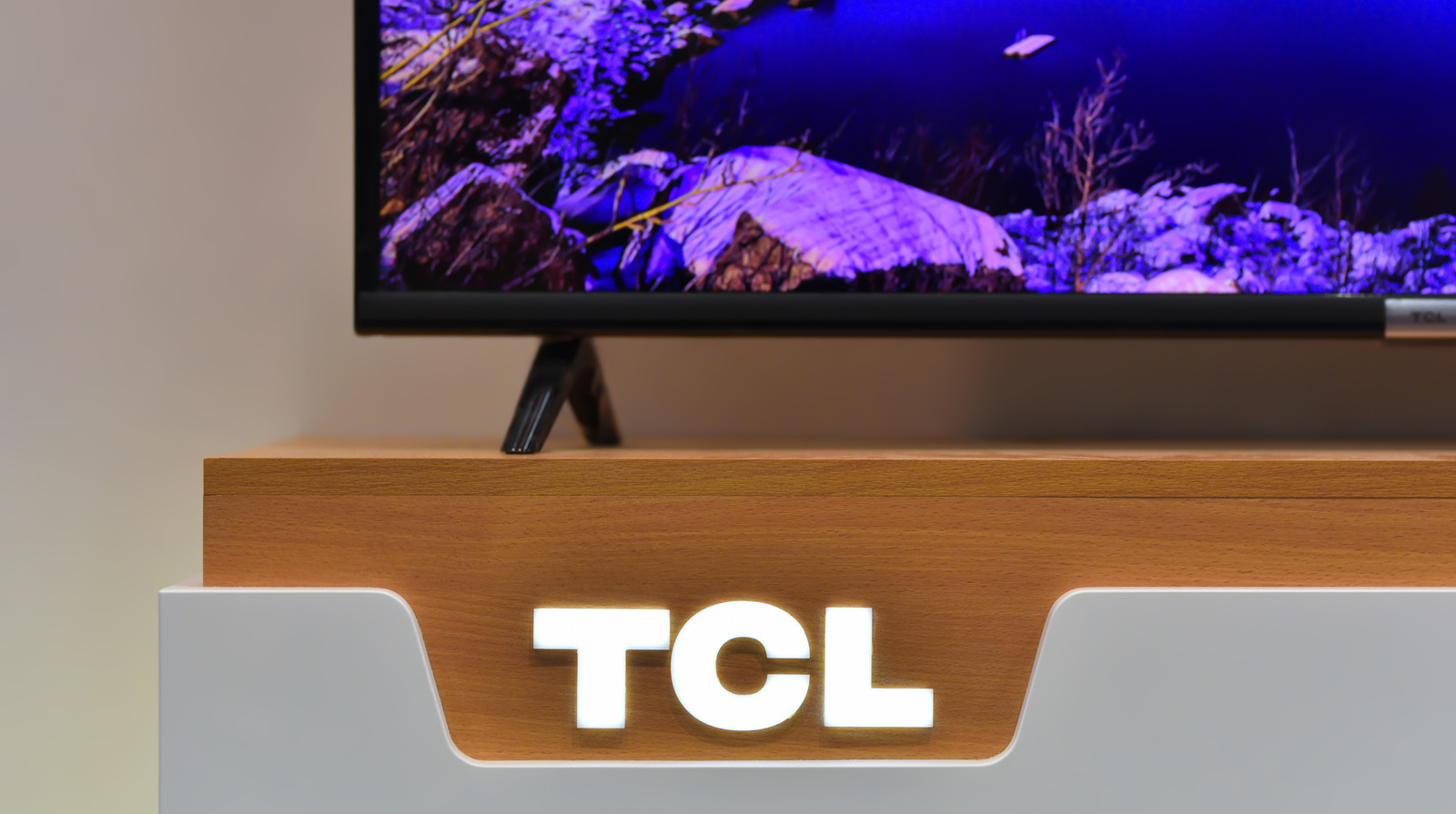 How to Download Apps on TCL Smart Android TV？