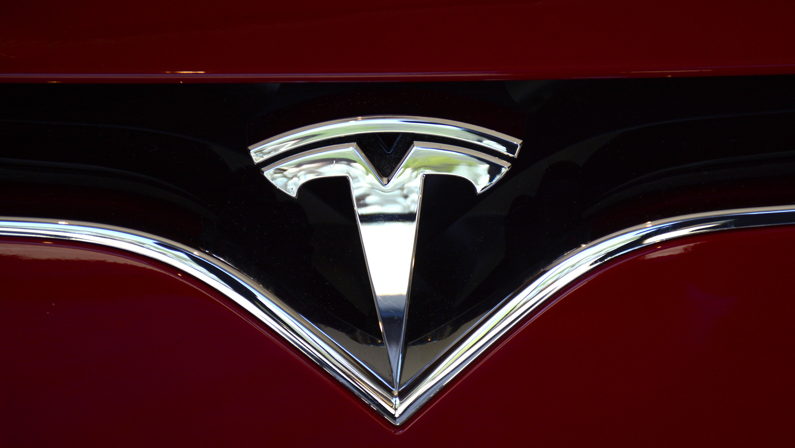 tesla-hit-with-false-marketing-lawsuit-over-ev-range-claims