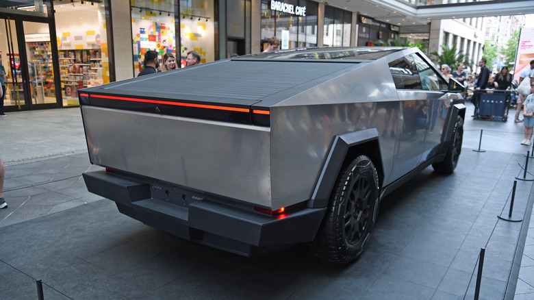 Rear profile of Tesla Cybertruck 