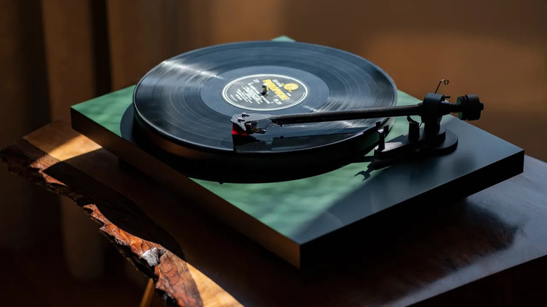 A Pro-Ject Debut Carbon Evo