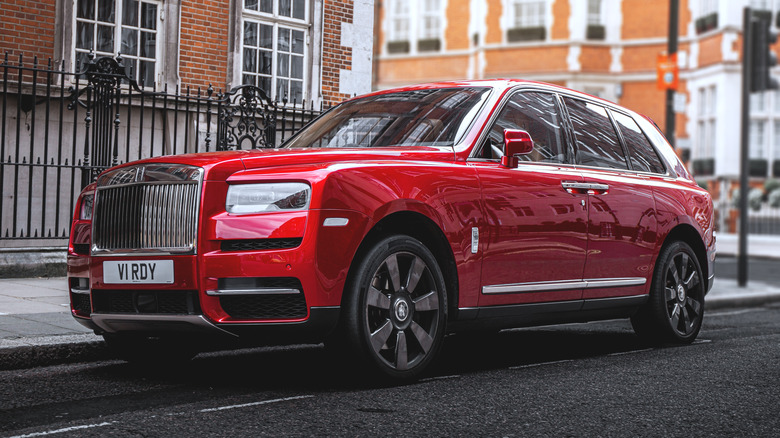 Rolls-Royce Cullinan on London street