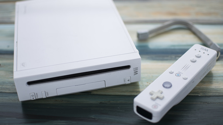 A white Nintendo Wii alongside a Wii remote