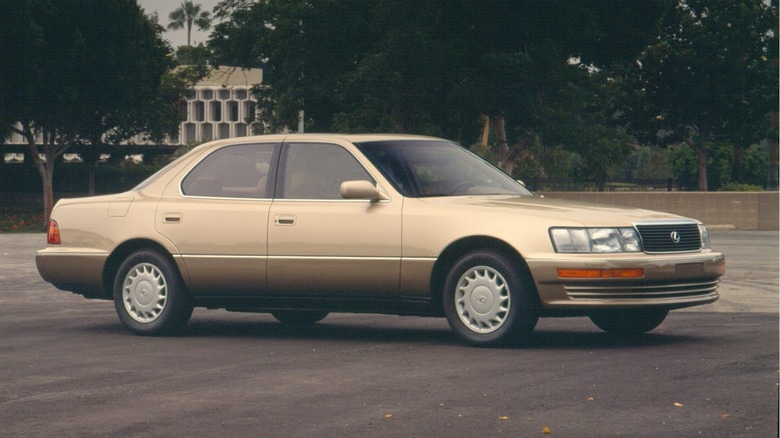 Lexus LS400 side profile