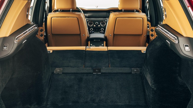 Rolls-Royce Cullinan trunk space