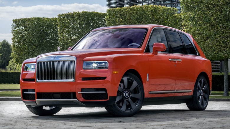 Rolls-Royce Cullinan in Fux Orange