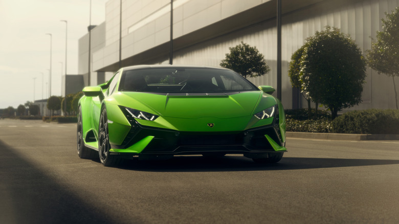 Lamborghini Huracán Tecnica front 3/4 view